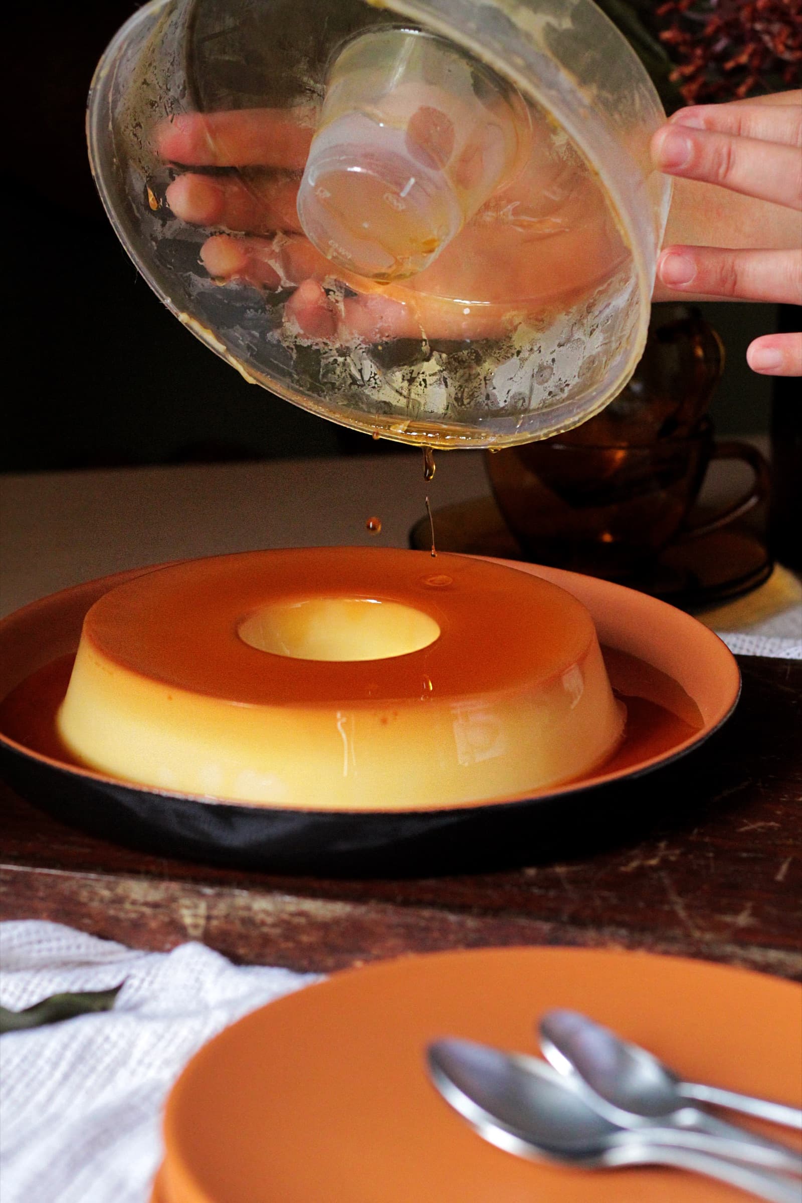 Calda de caramelo sobre pudim artesanal de Belo Horizonte — Pudinzin, o melhor pudim de MG